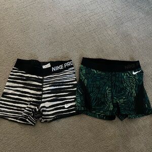2 pair Nike pro spandex booty Patterned Shorts Black/white & Green/blue. Size SM